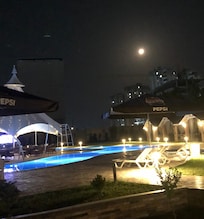 Cosy cabins at the poolside