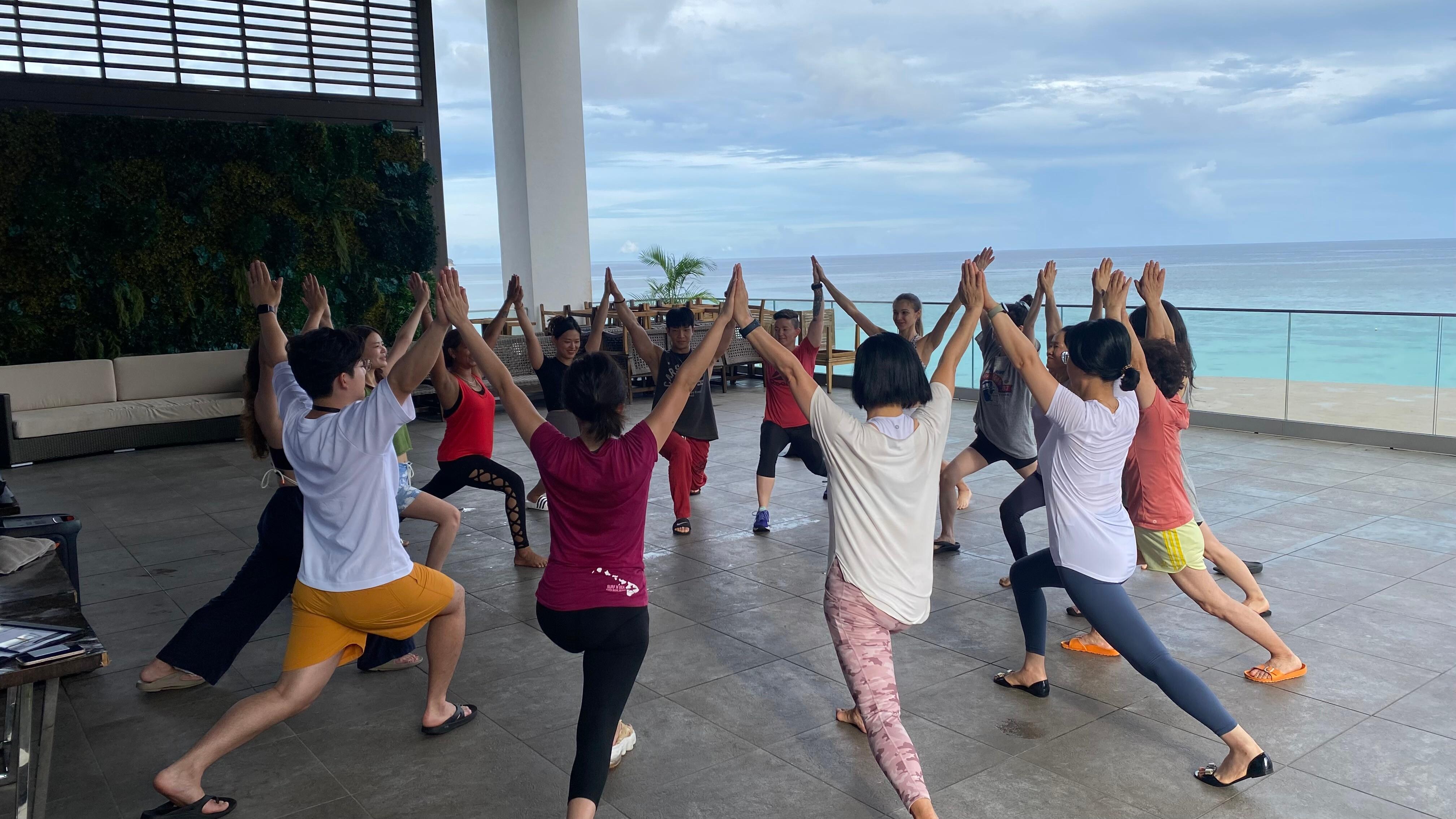 あさ6:30から1時間ヨガ🧘‍♀️クラスにに参加！