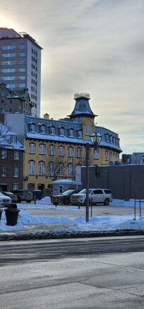 Small hotel very convenient to walk old quebec etc