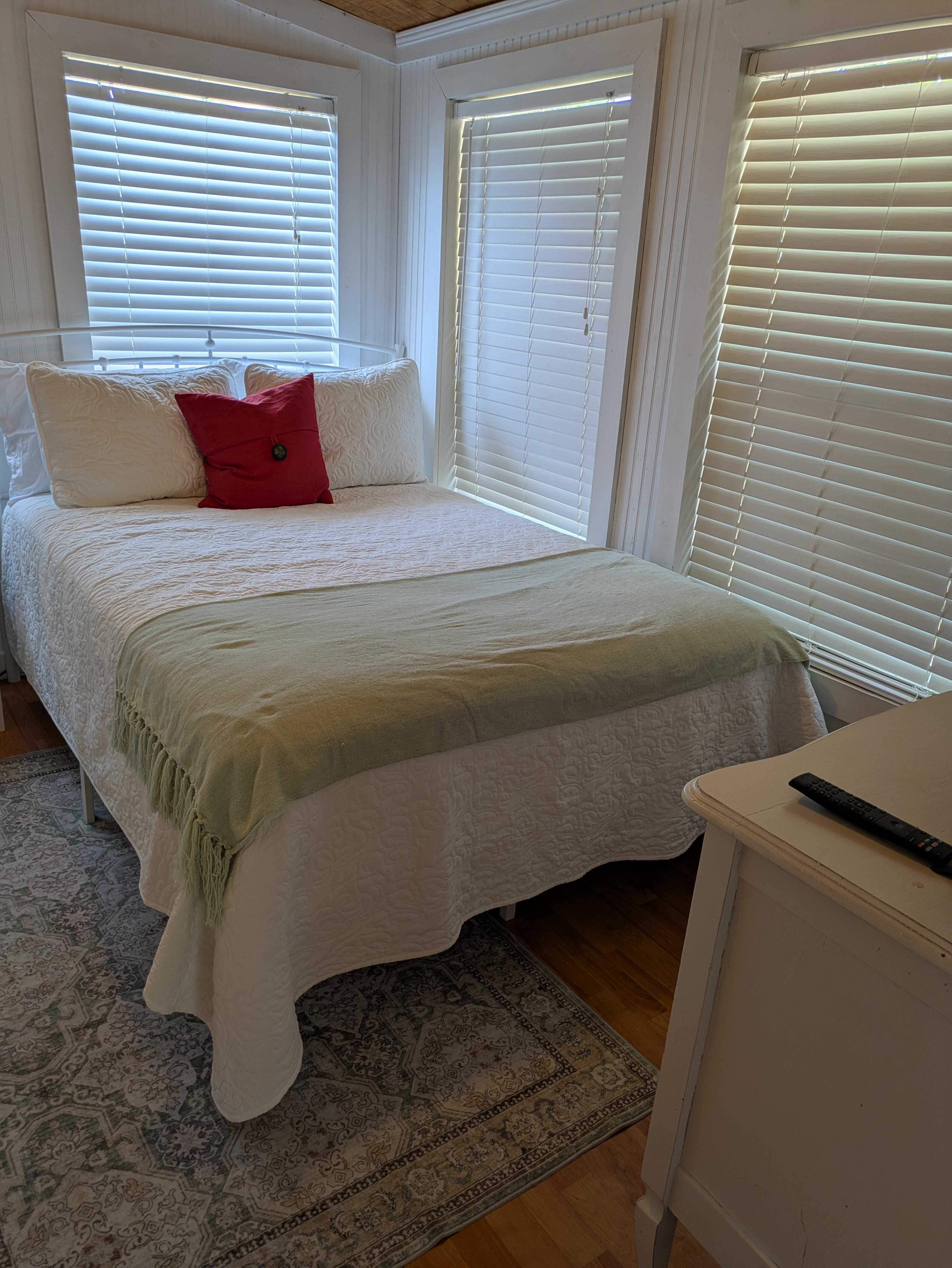 Front bedroom 