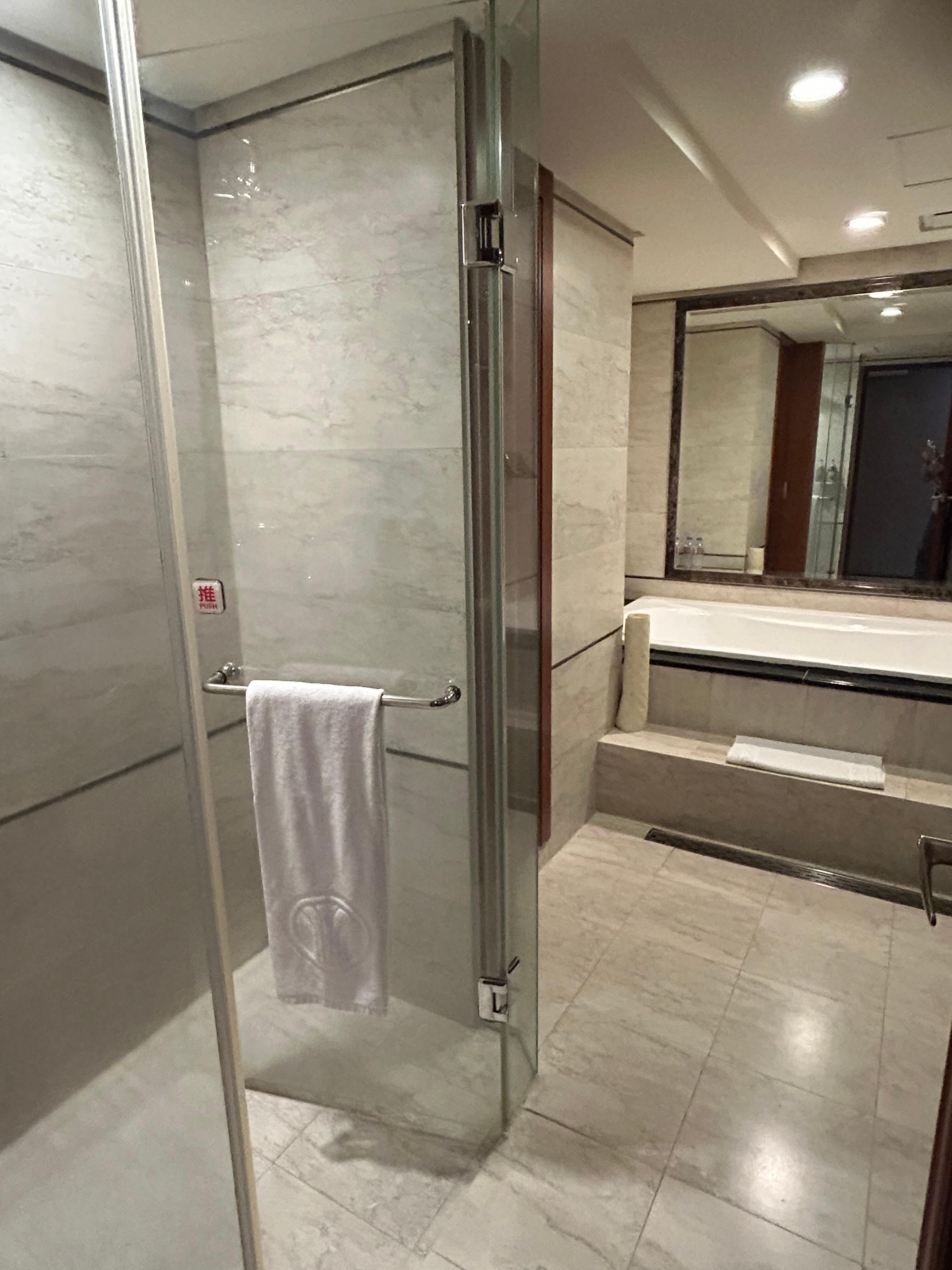 水量充沛，洗澡時很舒服。