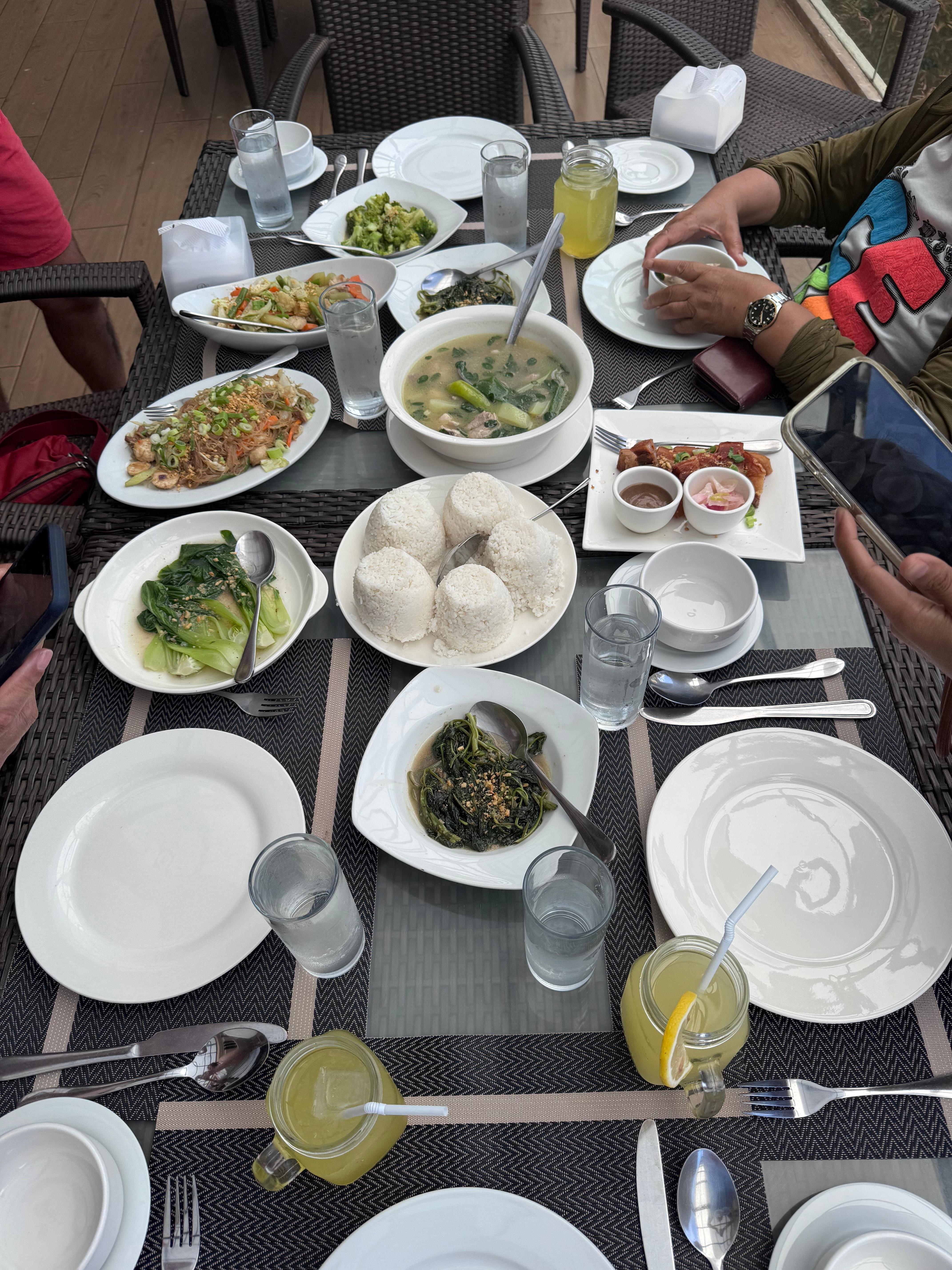Having lunch with family 
