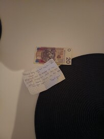 Clearly was wrote down if we don’t see anyone from staff during our stay to leave the 20zl on the table. Meantime on Sunday morning @8:00 entry phone ringing as there is no tomorrow, then this note was left on the door was completely unnecessary :(((