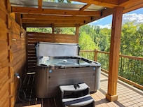Hot tub on main deck