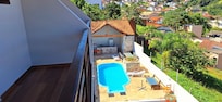 Vista da piscina, a partir do quarto