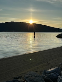 Solnedgang utenfor hotellet