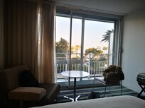 La vista dalla finestra della stanza