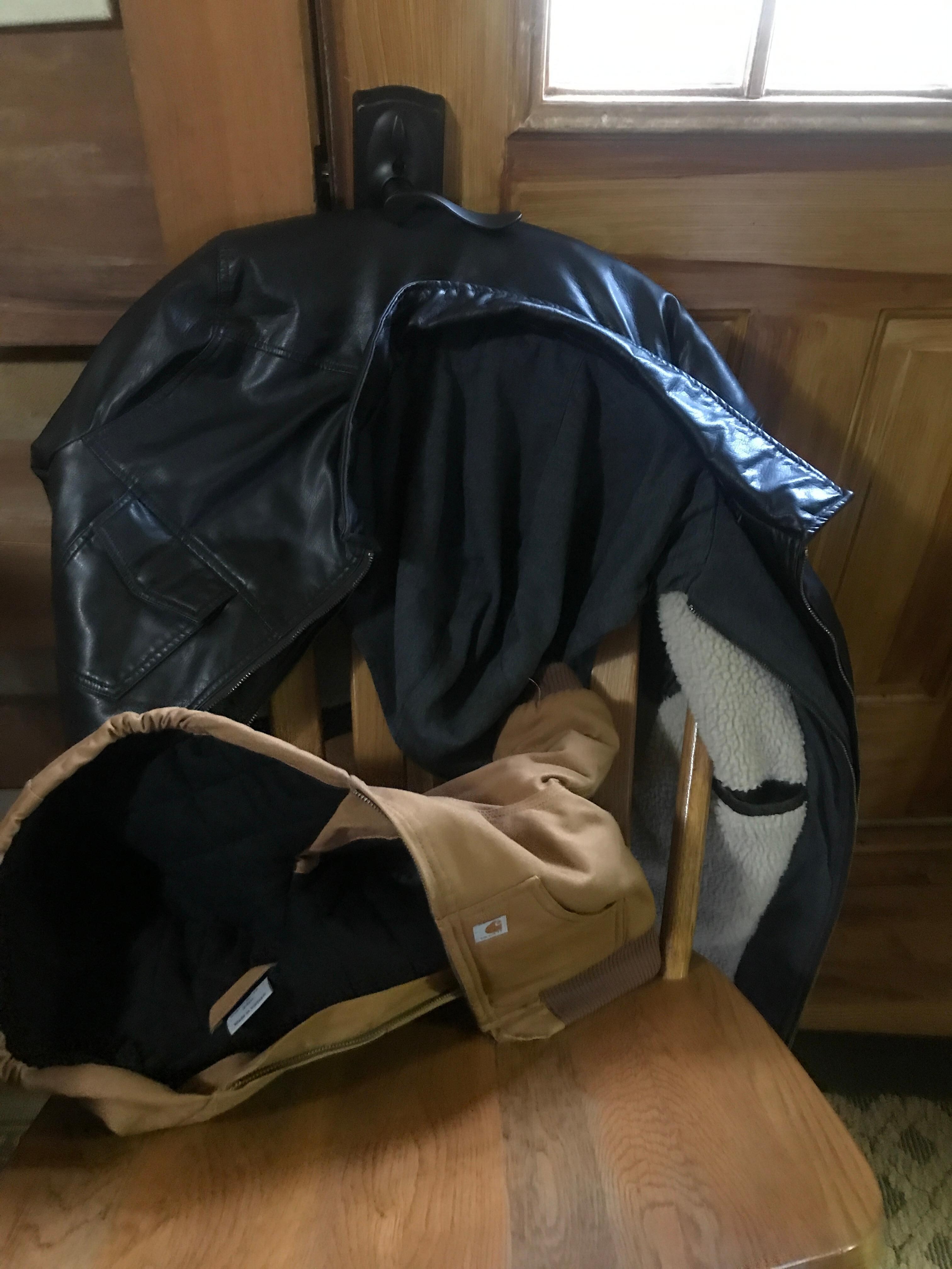 First night we propped chair up cause can’t lock door from inside. Children can open door at anytime. 2/4 yr old should not be able to walk out freely.