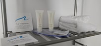 Duo lotion pour le corps et revitalisant. Tant qu'à ça, ne mettez rien du tout.