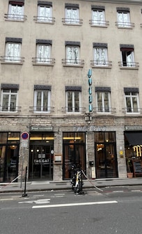 Hotel Taggart from the street
