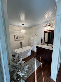 We had a bathtub & separate shower. Awesome!