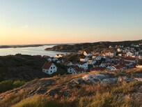 Utsikt från högsta punkten, en kort promenad från Villa Lönndal.