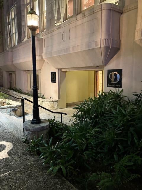 Drury Inn River Walk entrance.