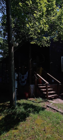 The pictures didn't do the place well its nice clean shade on the porch all day.