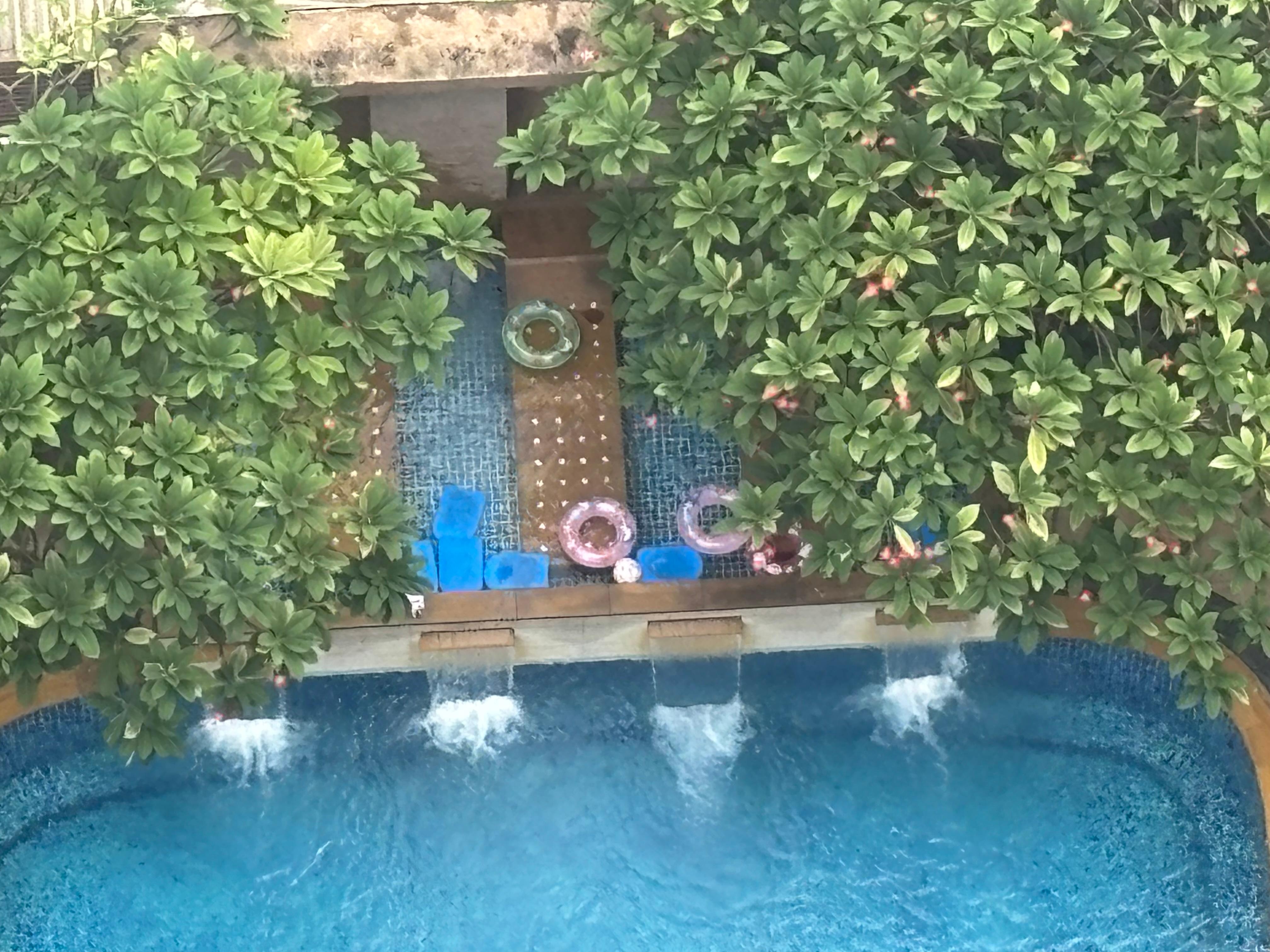 部屋からみたプール