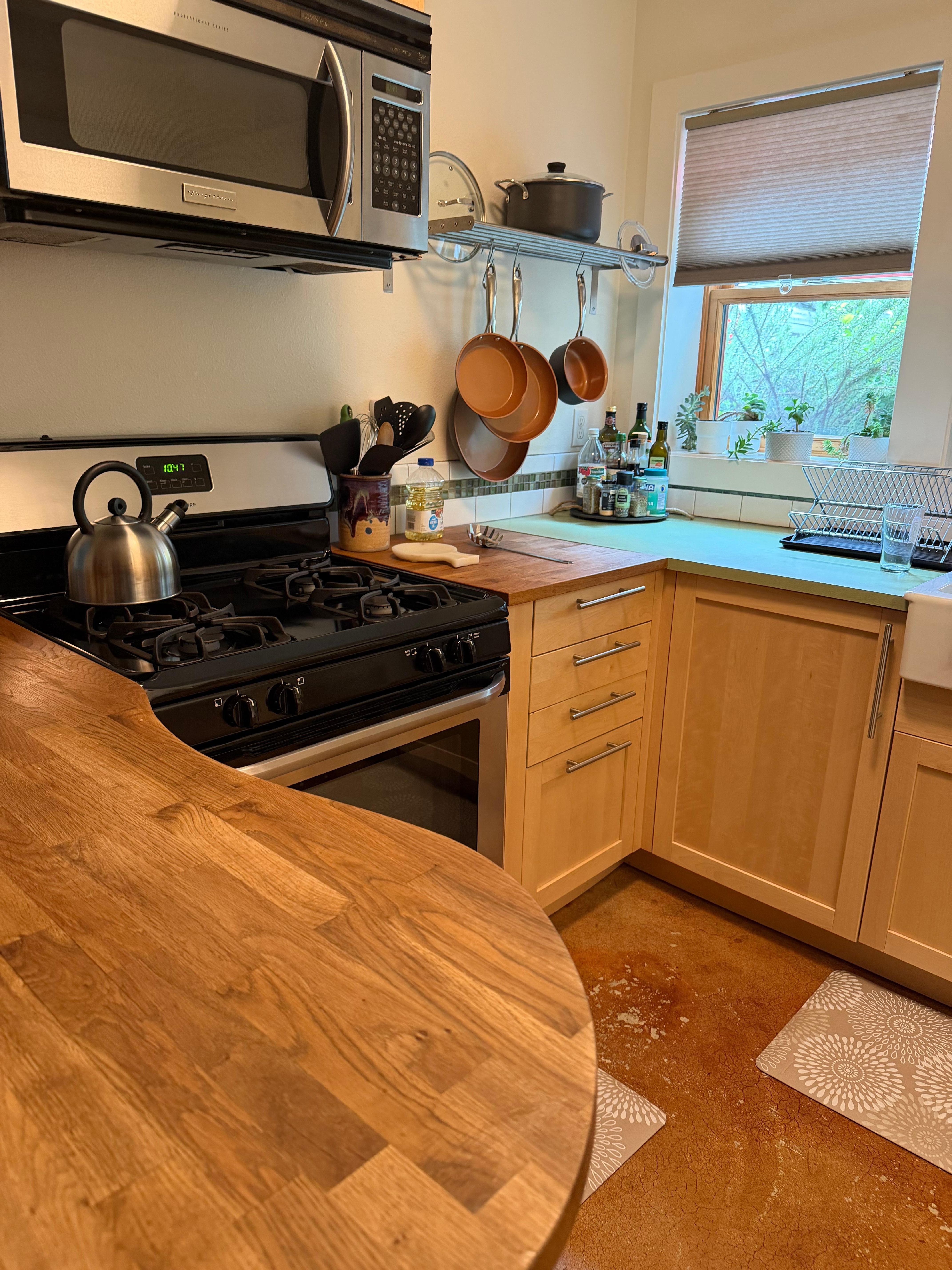 All kitchen items included