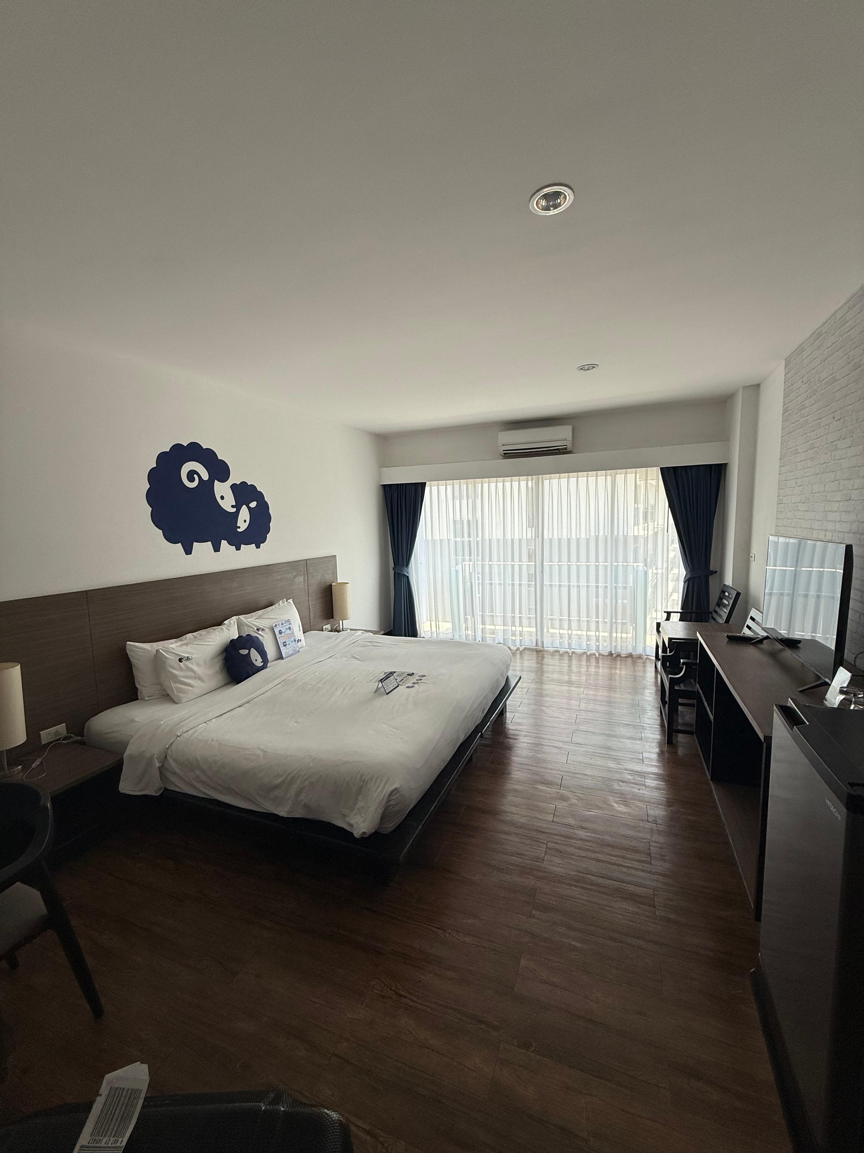My room was perfect. AC always working! 