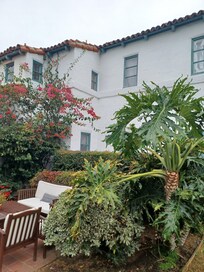 The main house has a beautiful and quiet garden with outdoor space to relax.