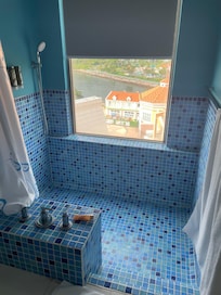 Spacious Bathroom with a wonderful view
