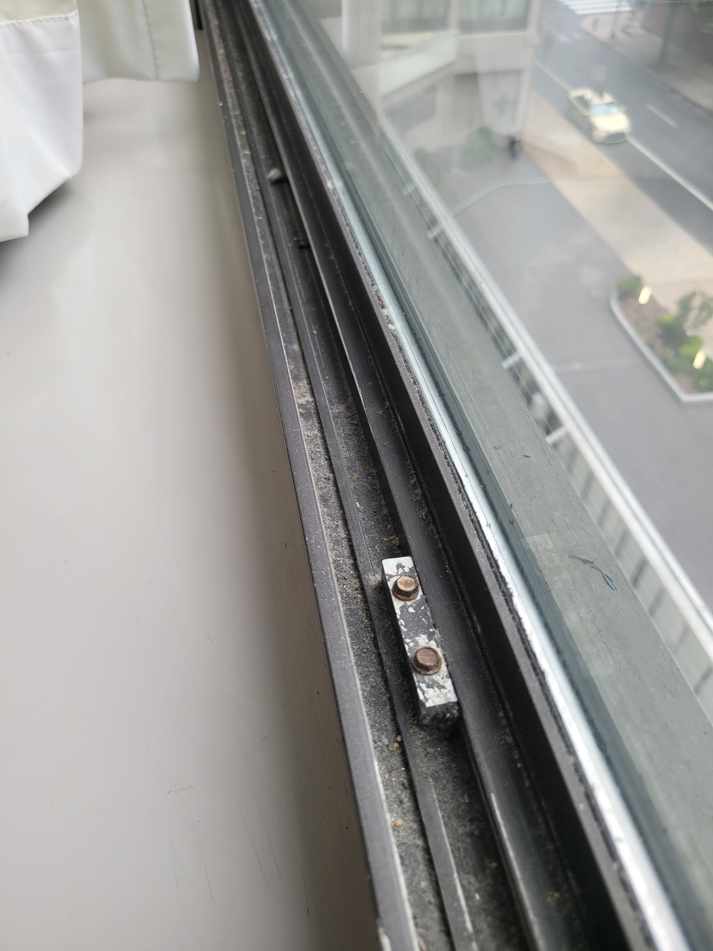 Dirty window tracks