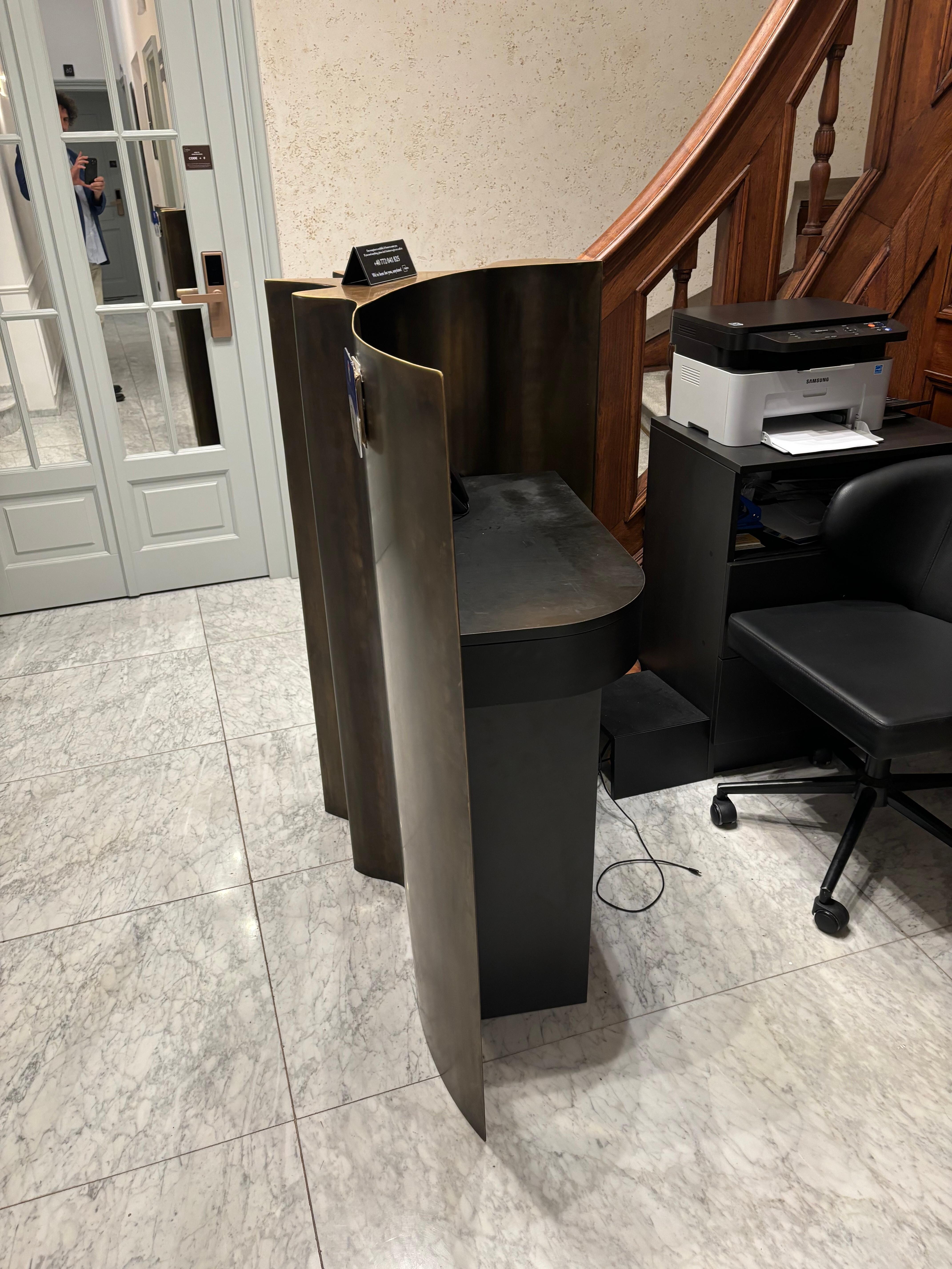 Reception desk (table...)
