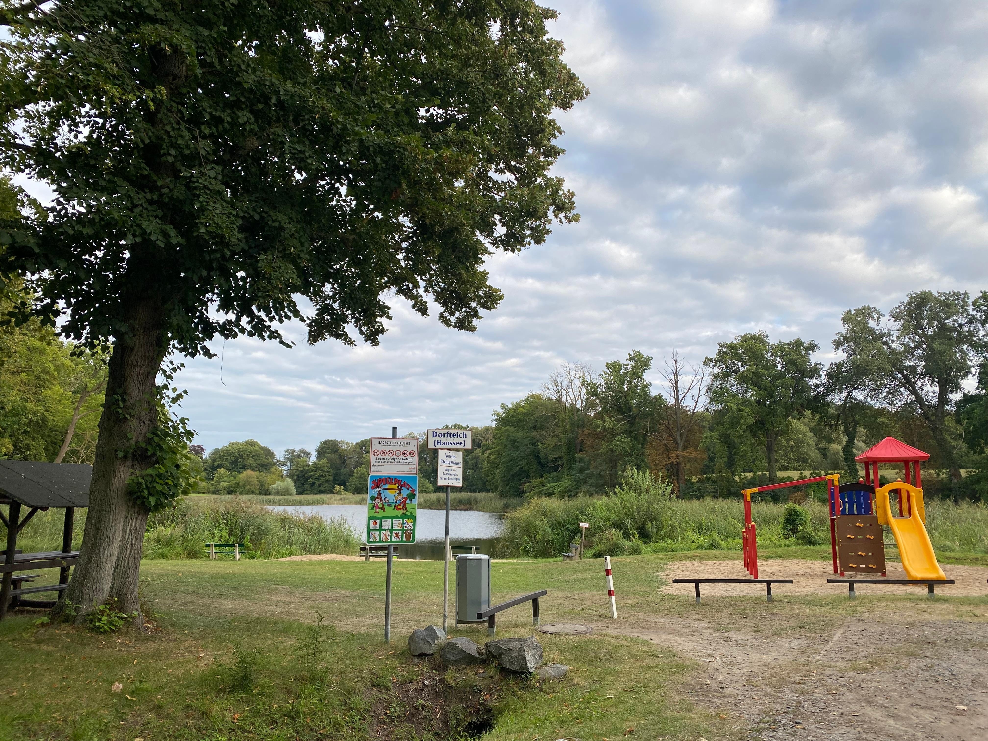 Badestelle im Dorf in 10 min Entfernung, zu Fuß erreichbar.