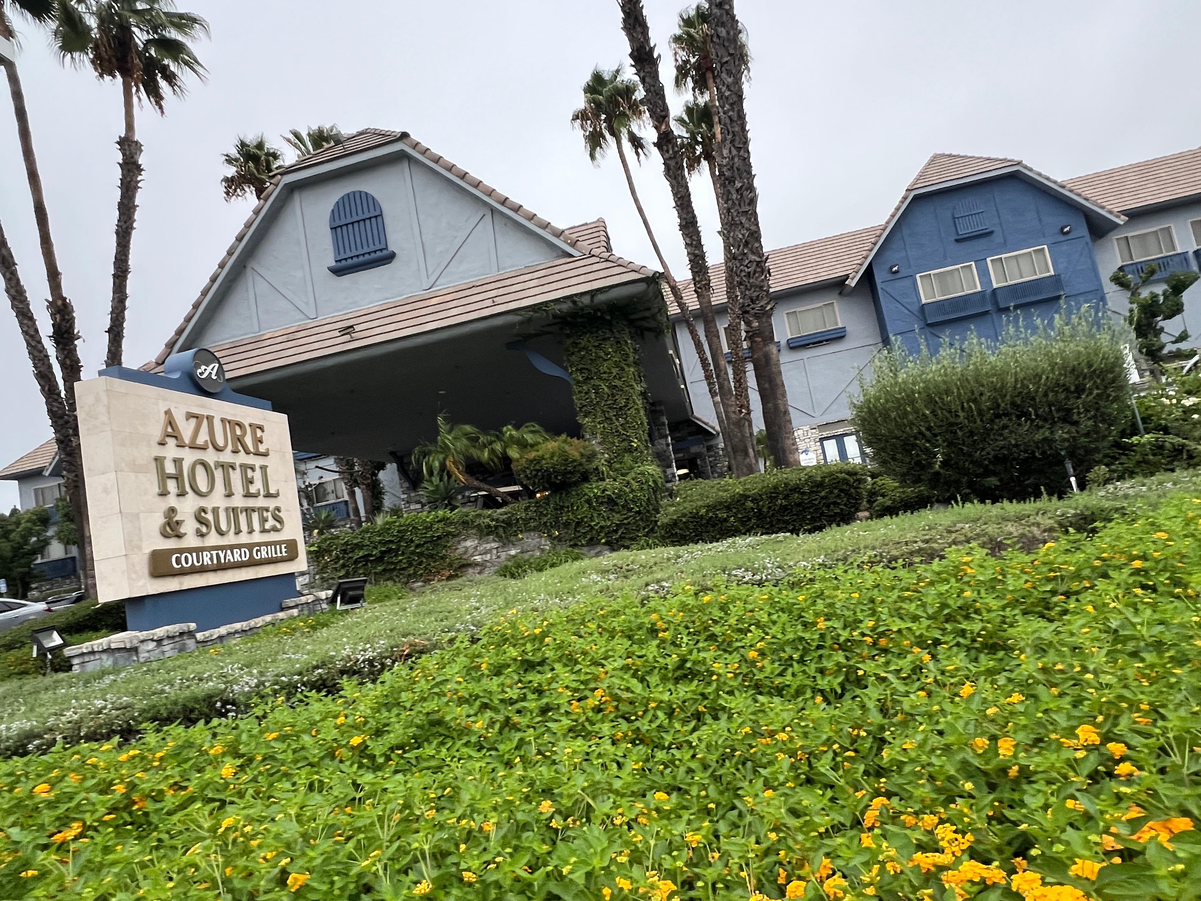 旅館位置緊鄰會議中心，附近是旅館區