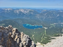 Blick von der Zugspitze auf Eibsee