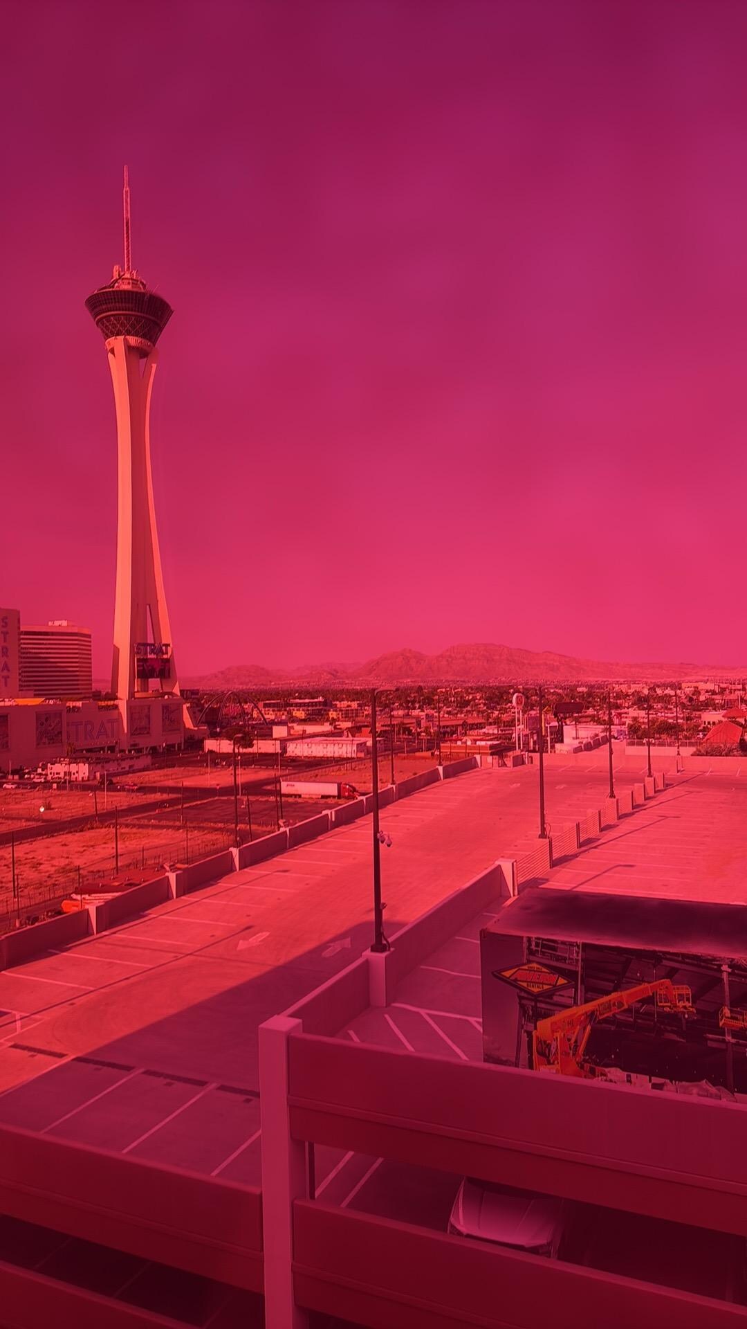 Vue sur la strip avec fenetre rouge