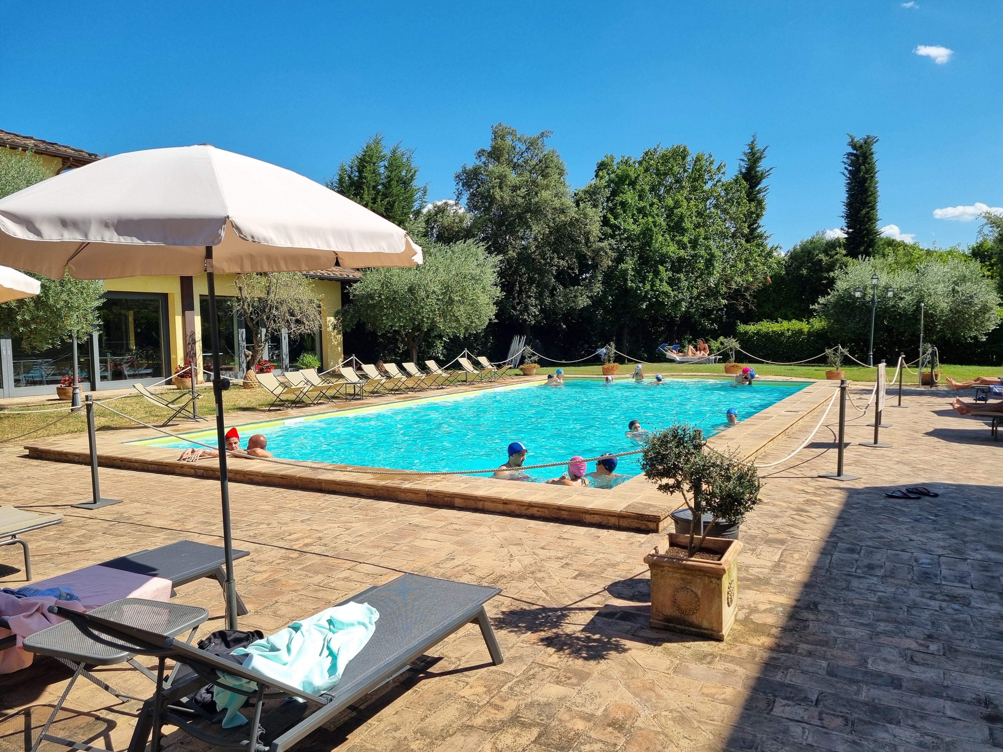 Hotelpool nur mit Badekappe