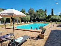 Hotelpool nur mit Badekappe