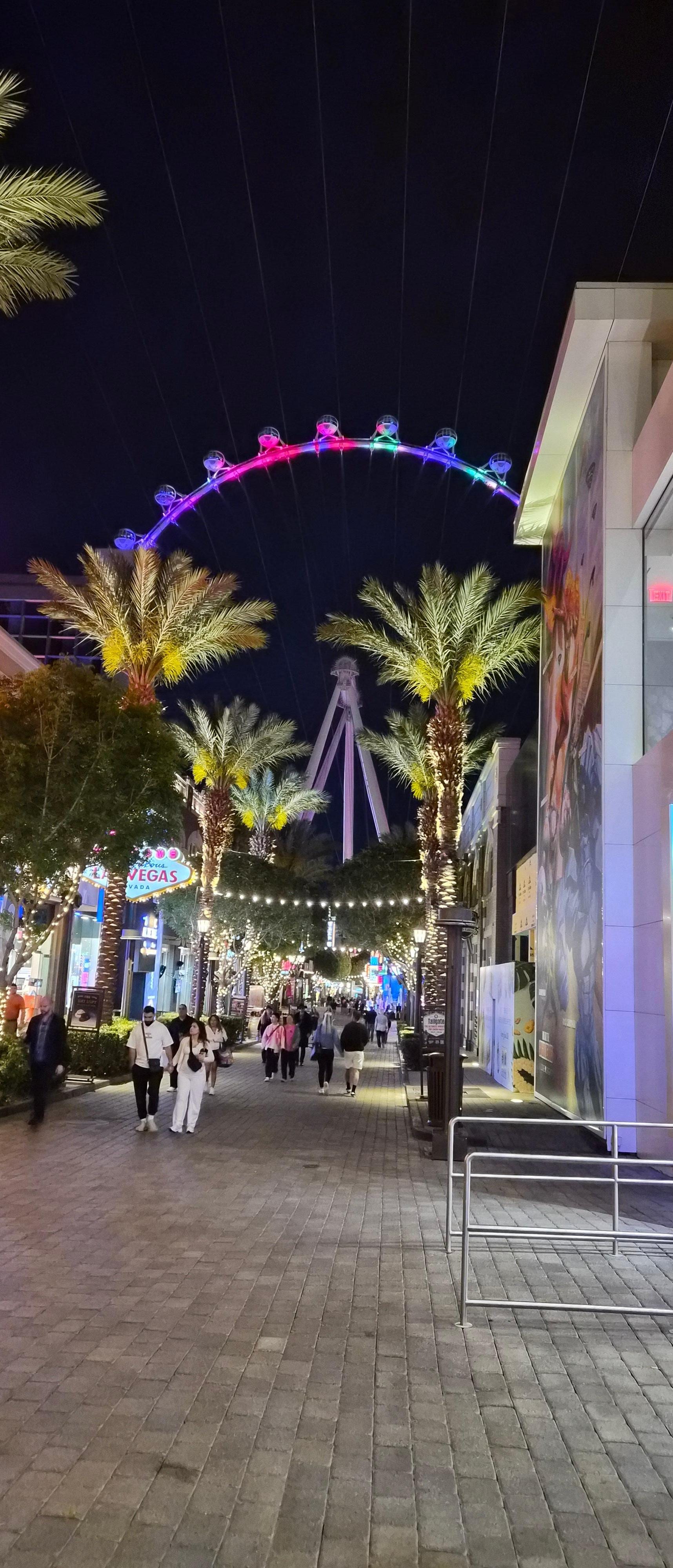 Linq Promenade. 