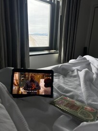 Comfy bed with mountain views, could’ve stayed here all day!