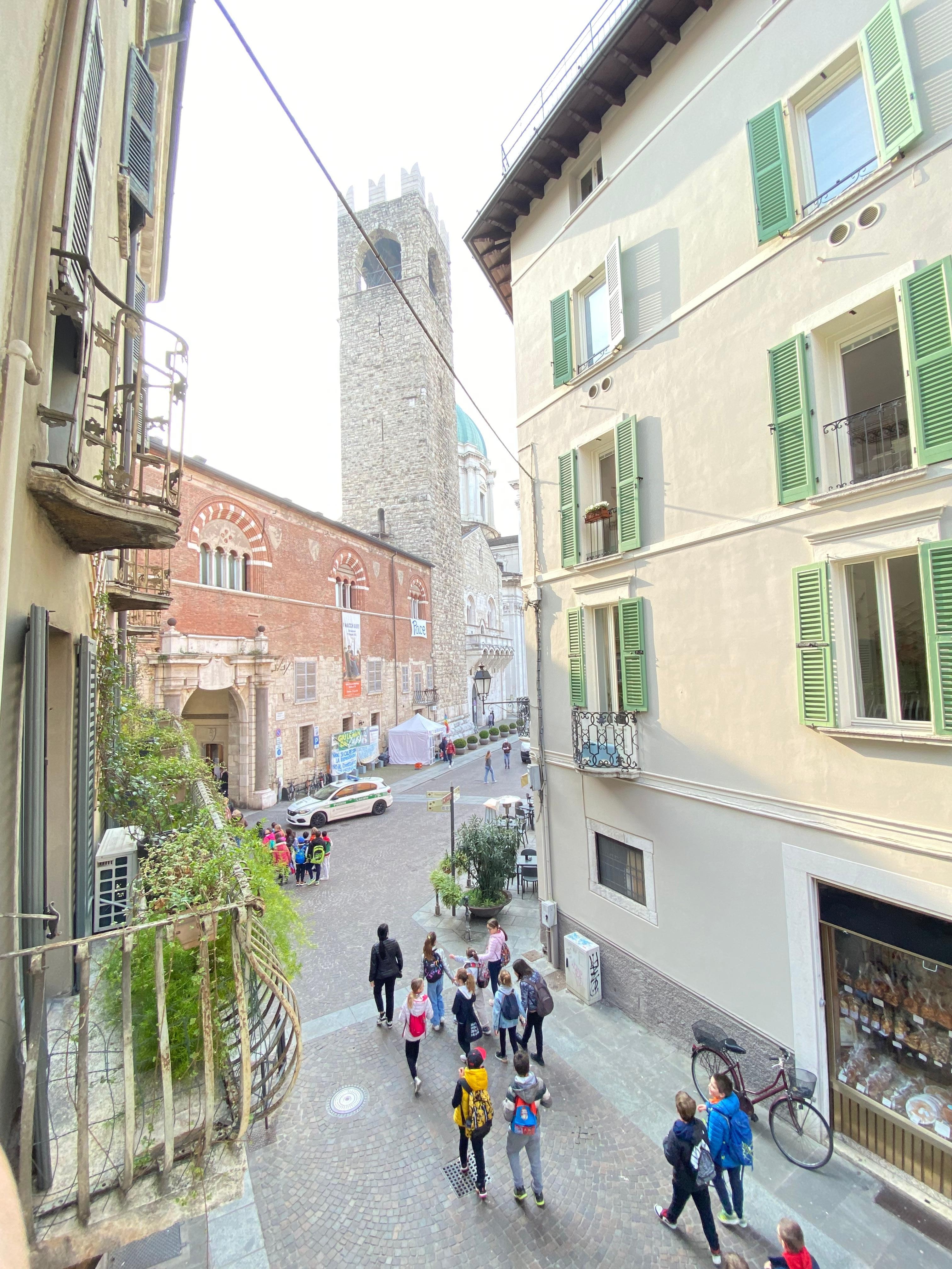 部屋の窓を開けると