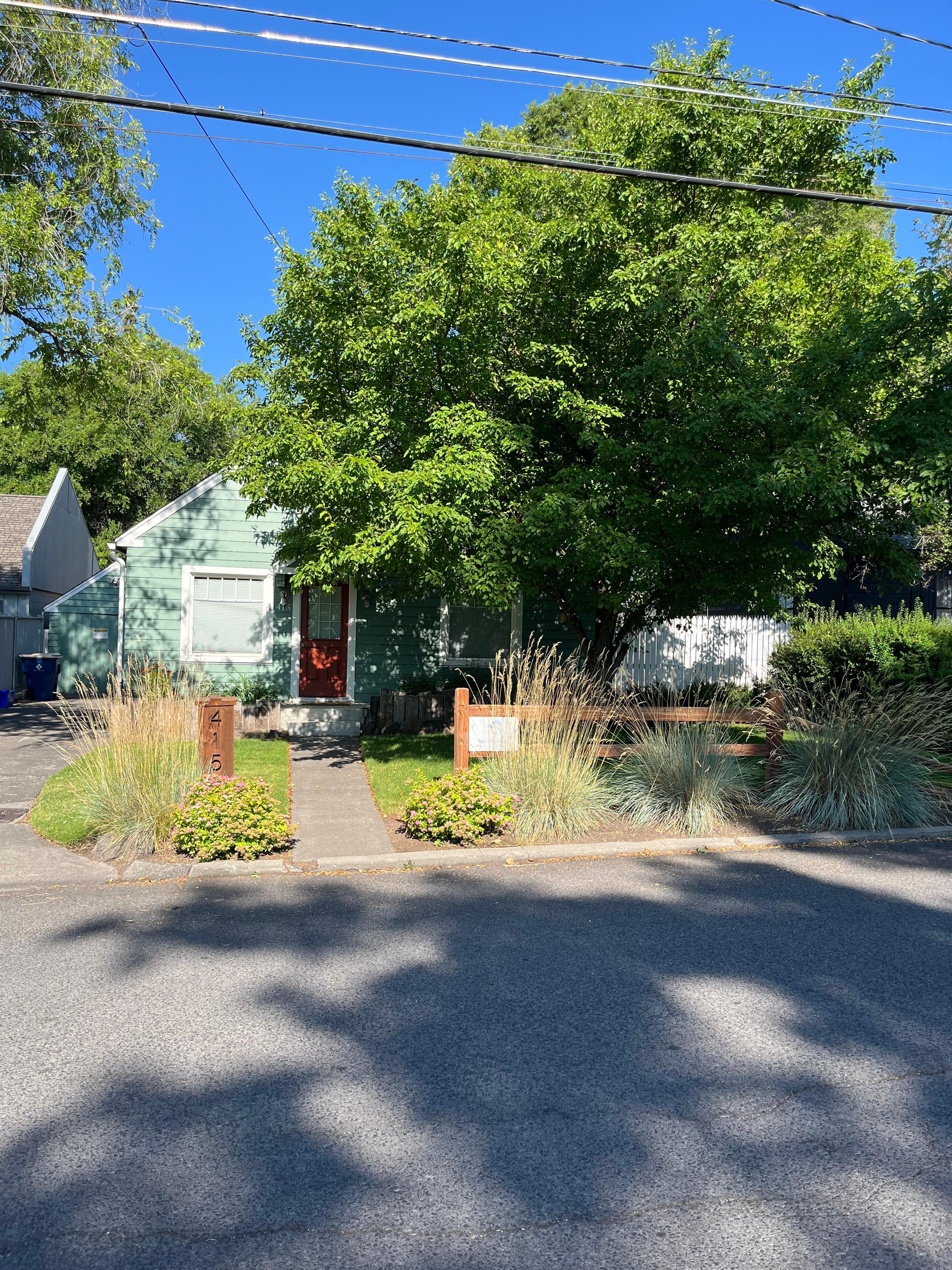 The vrbo pics are all spot on except bedding colors.   The little back yard is gorgeous.