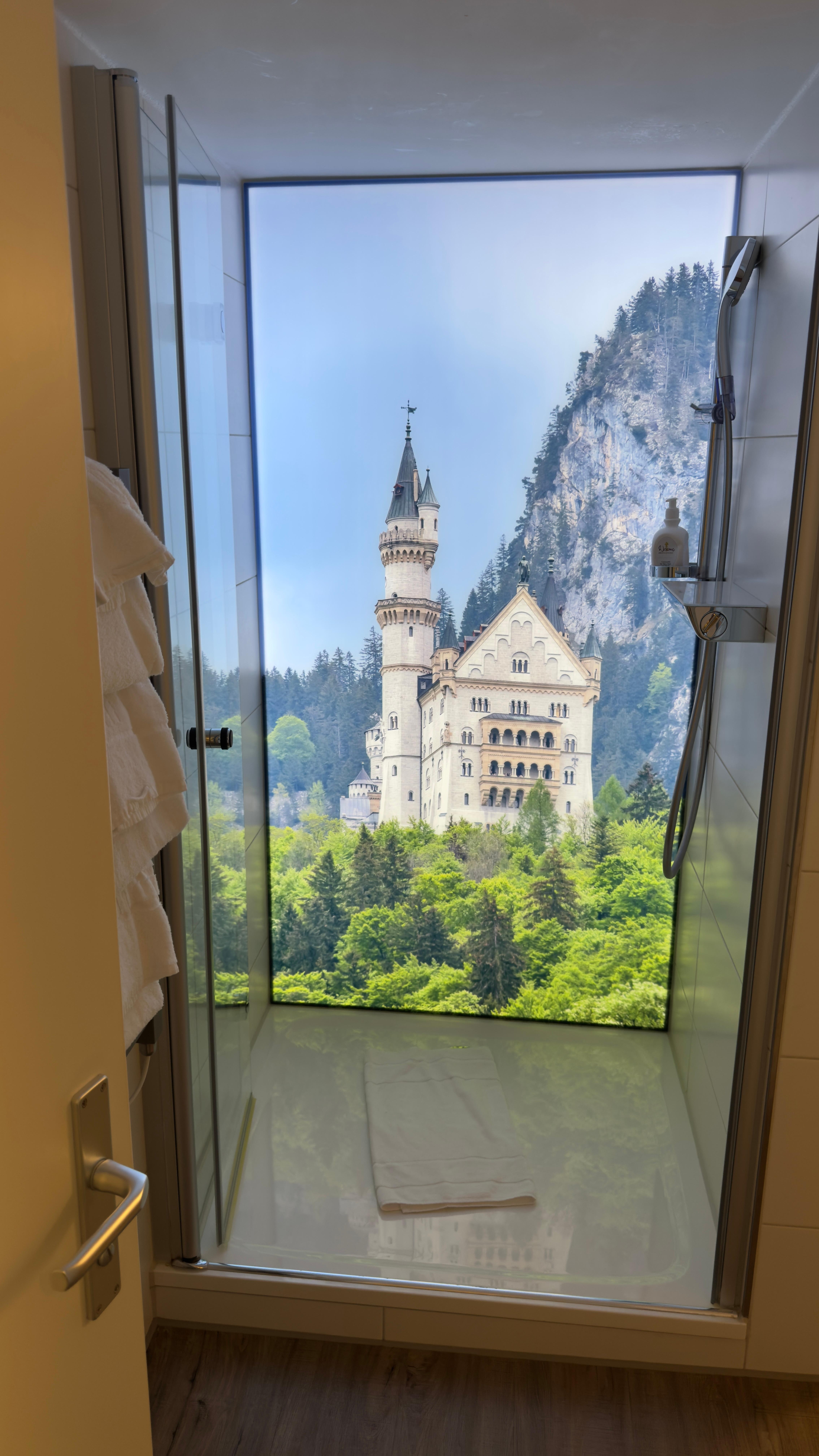 Shower had a lovely picture of the castle. 