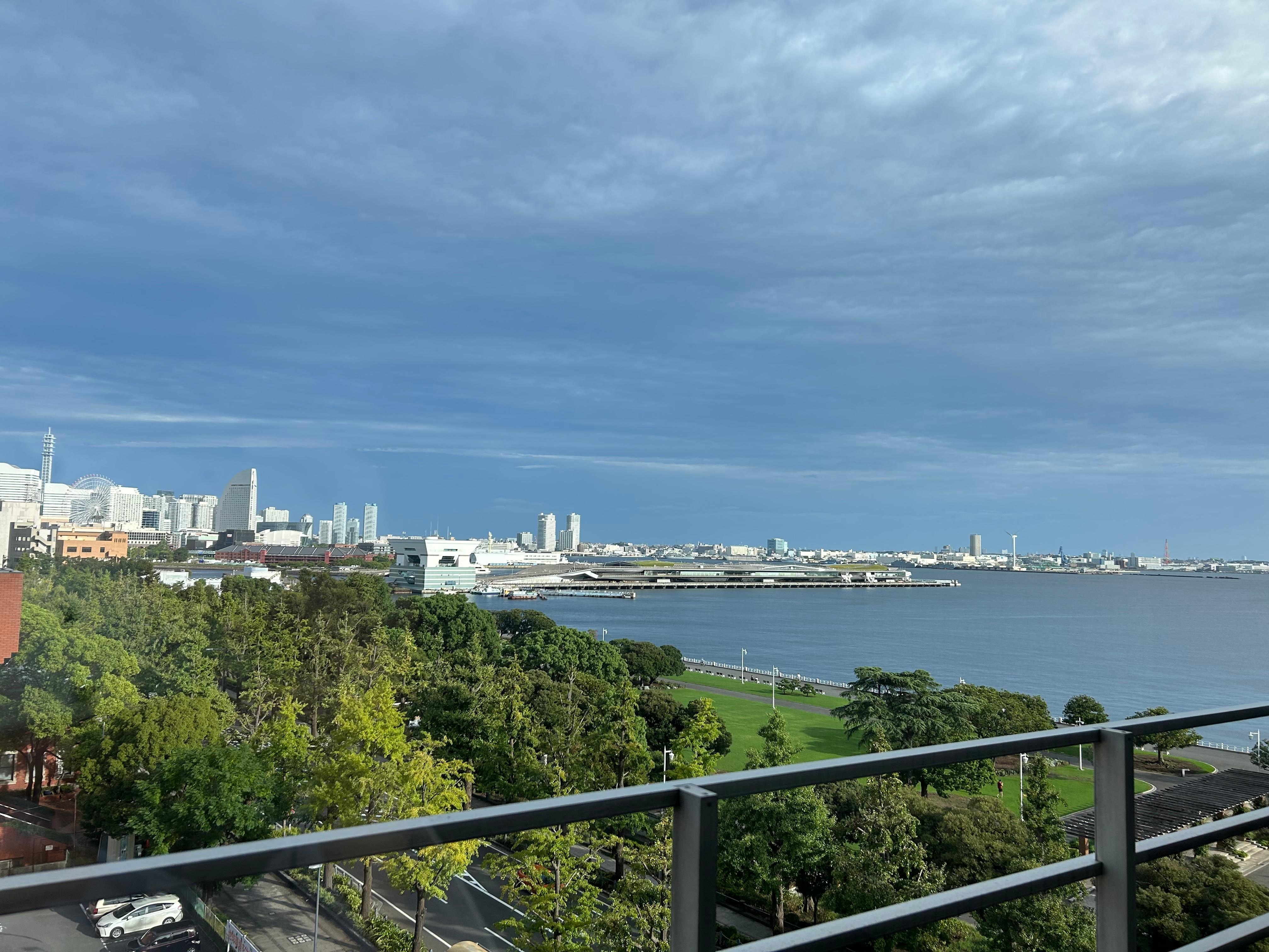 次の日の朝晴れていて、海と空が澄んでいました。