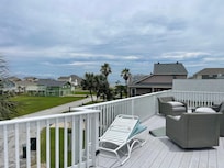 Rooftop lounge/sunbathing area with view of the ocean