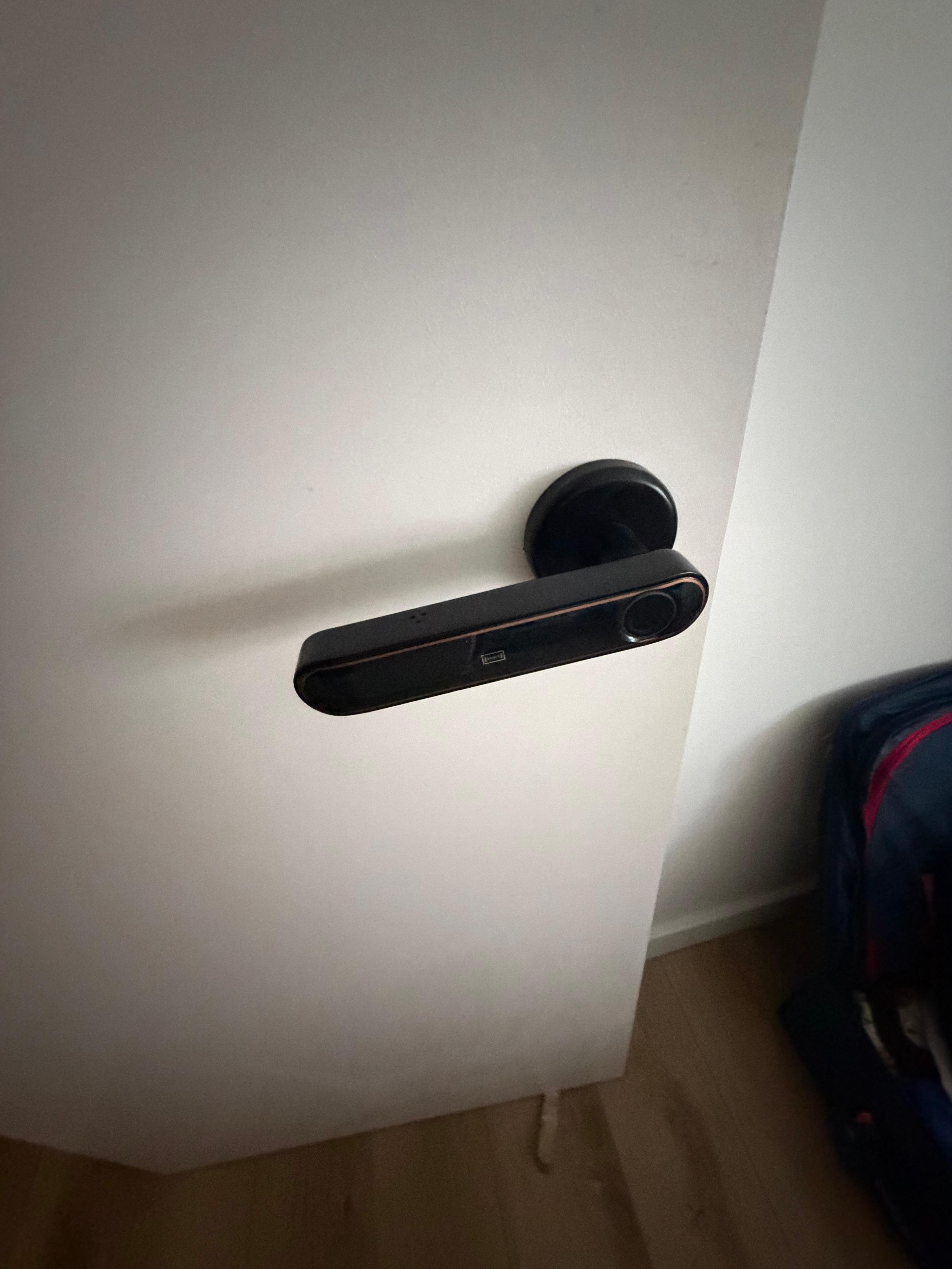 Electronic door lock on second bedroom not working