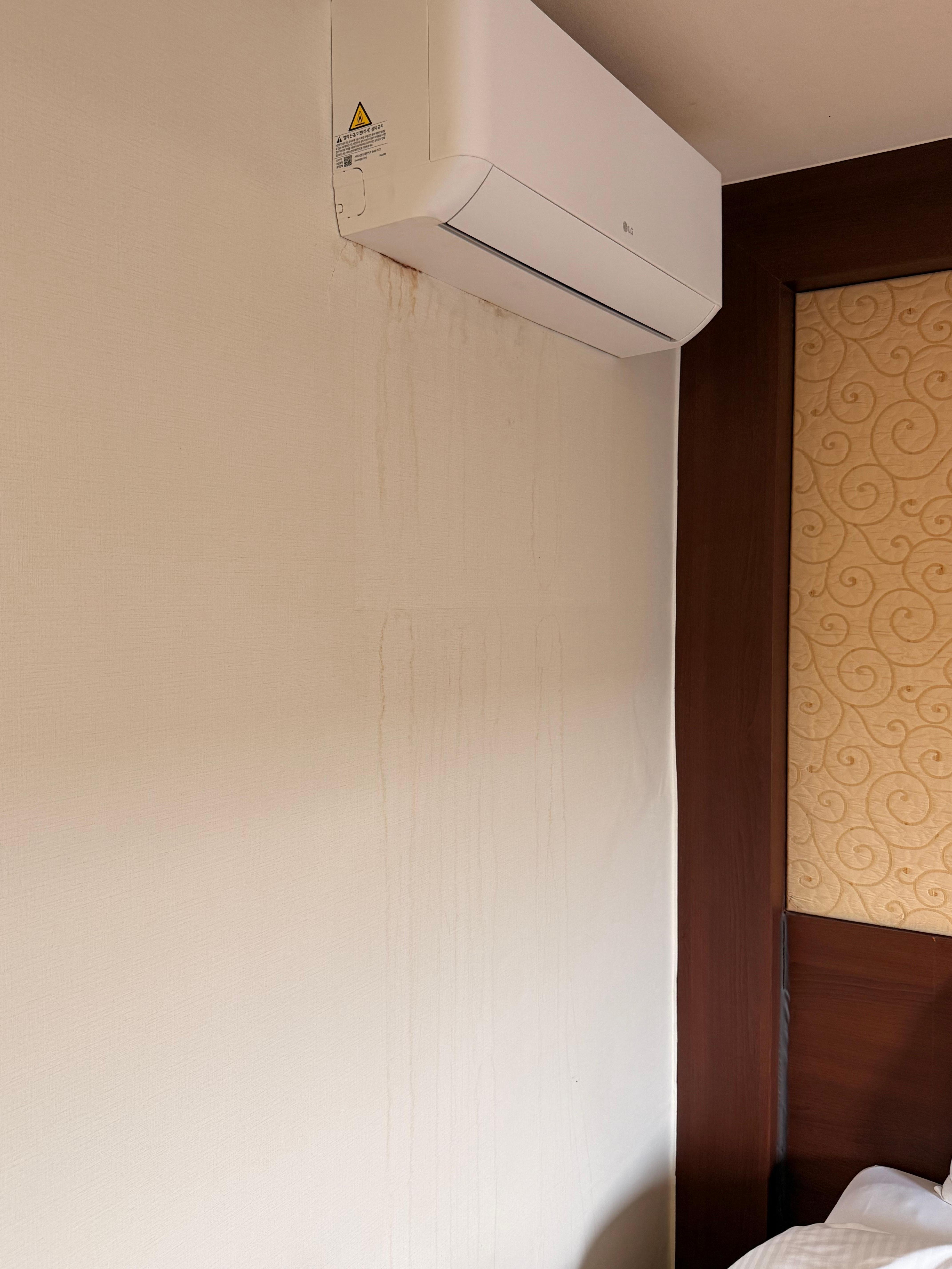 Water leaking from air conditioning 