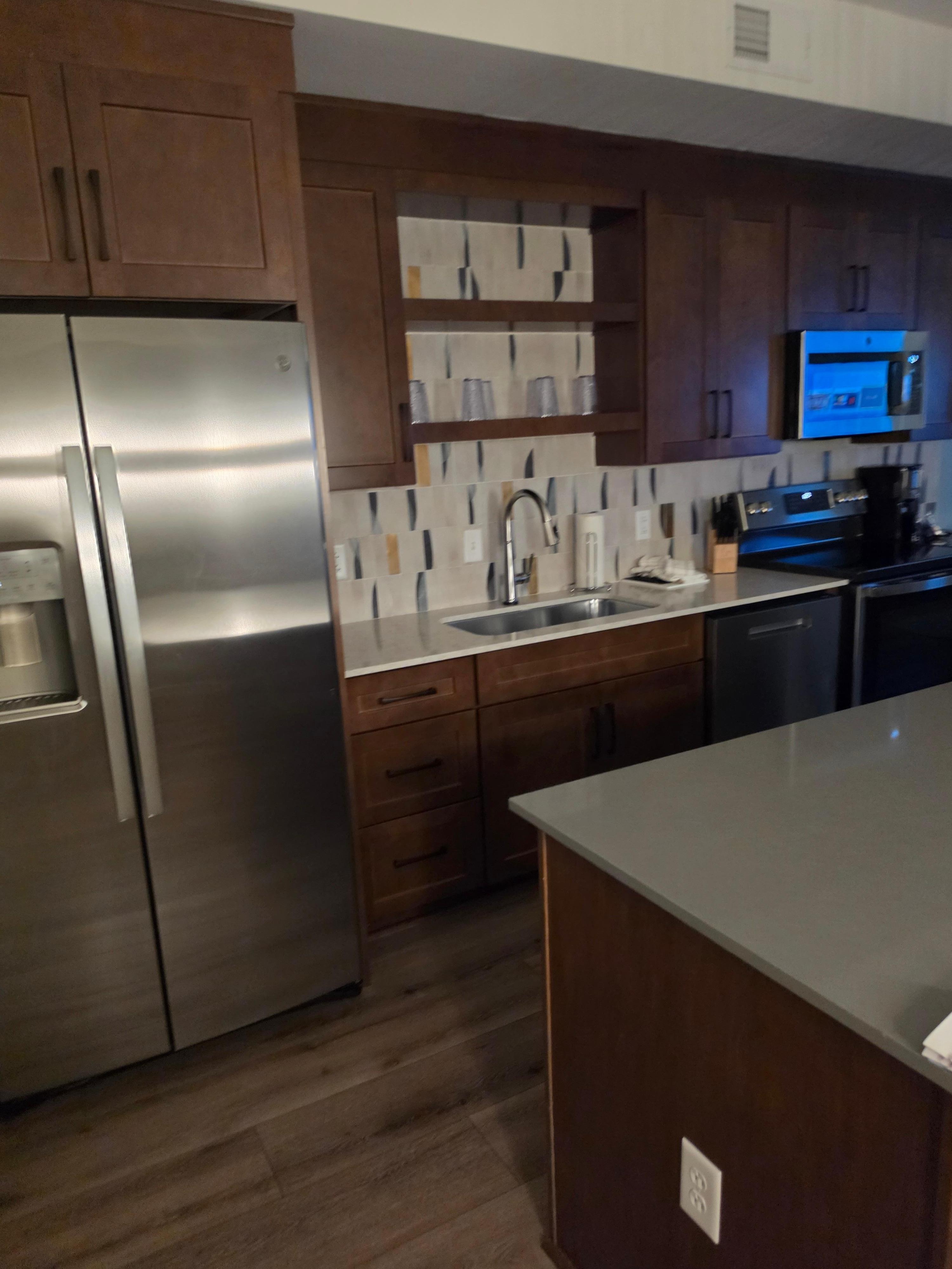 Full fridge, dishwasher, stove