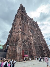 De sa cathédrale