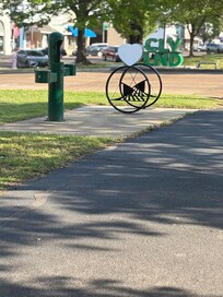 The scenery surrounding the hotel
has several shopping
venues and restaurants.