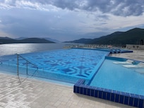 Top level infinity pool