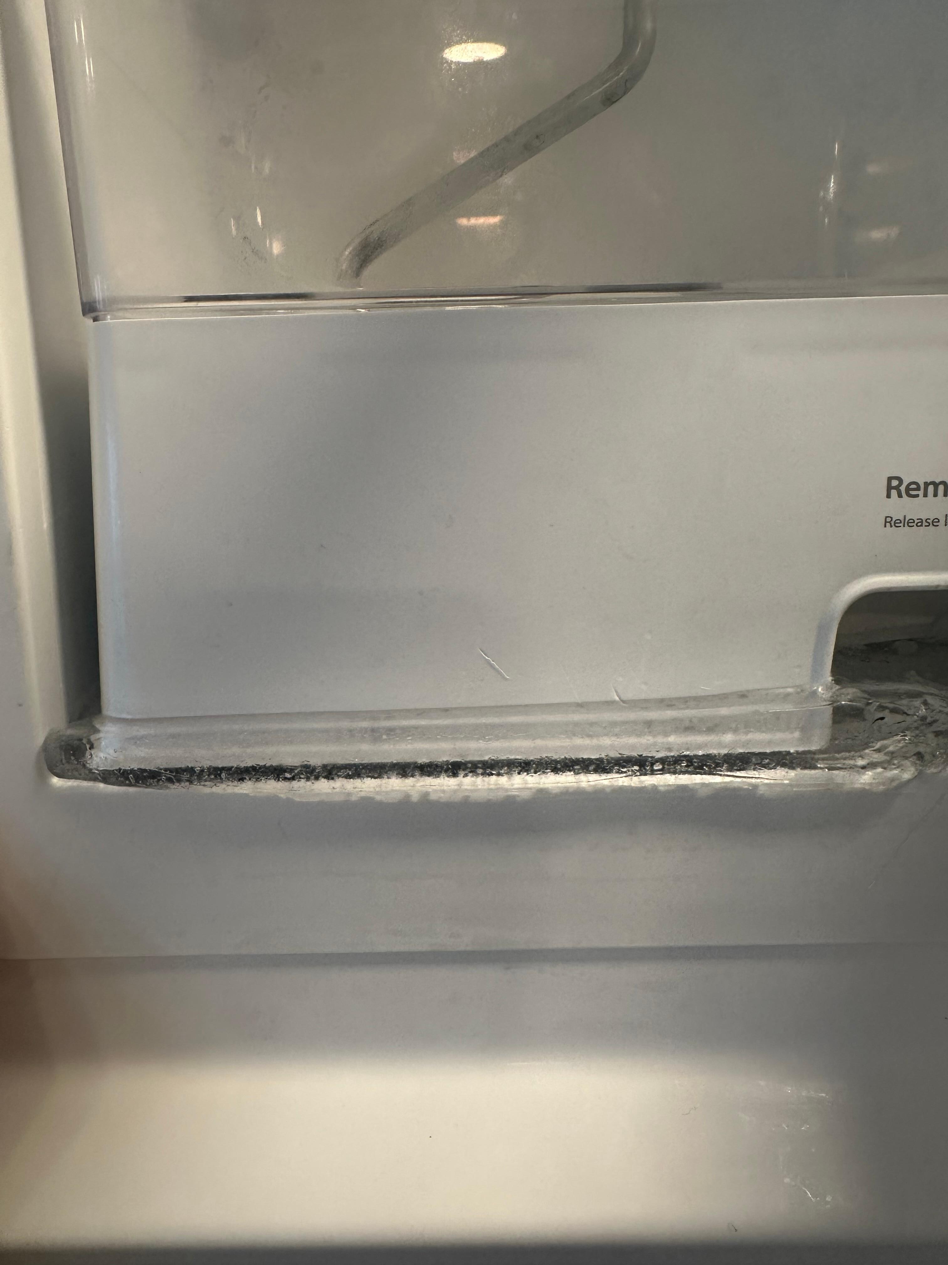 Ice maker frozen therefore no ice during our stay
