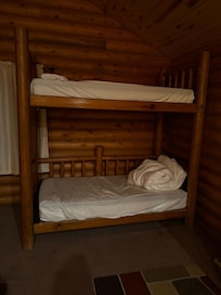 Smelly bunk beds with no ladder or bunkbed rail