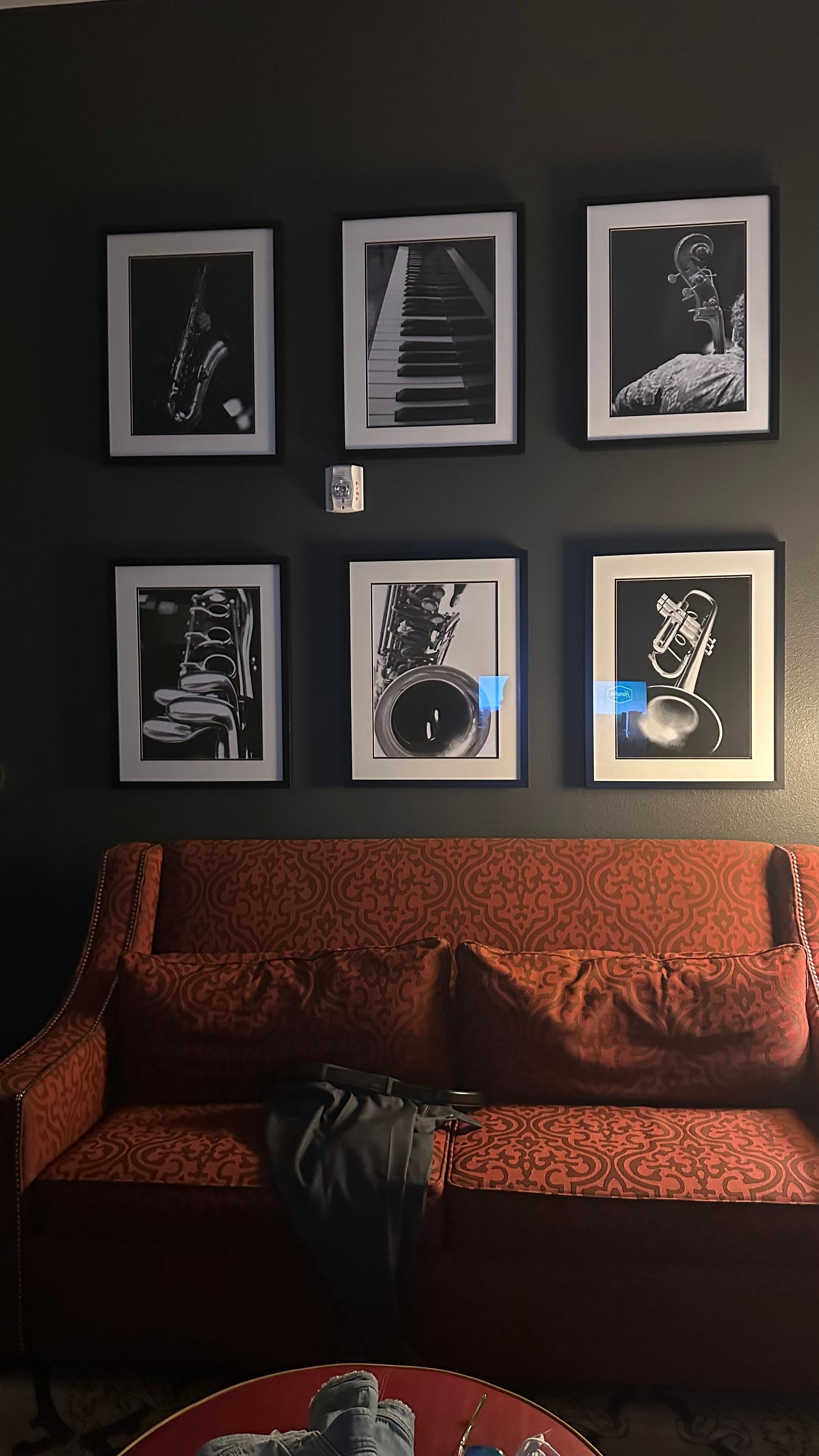 Huge Den great art full kitched