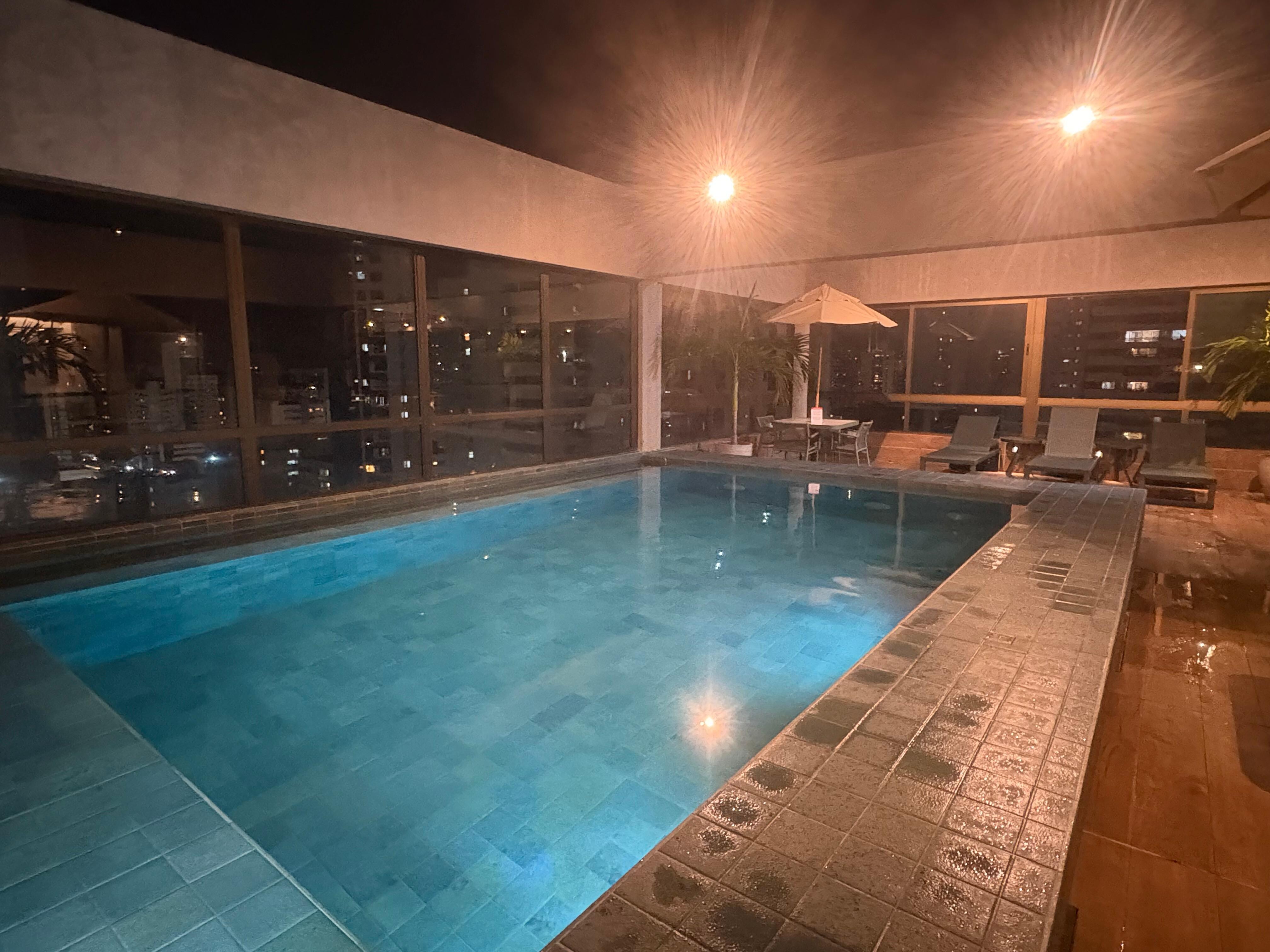 Piscina aquecida pra mim é um ponto positivo, pois em junho o clima não é tão quente a noite 