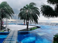 Roof top pool