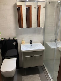 Zeer nette badkamer.